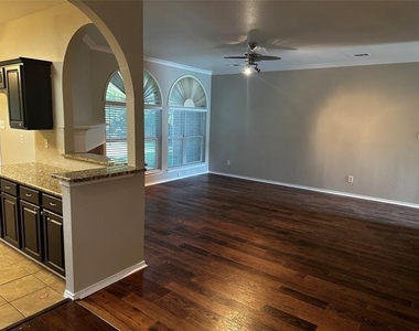 1809 Estates Drive - Photo Thumbnail 8