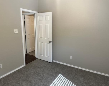 1809 Estates Drive - Photo Thumbnail 15
