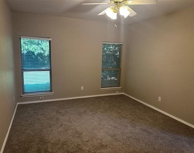 1809 Estates Drive - Photo Thumbnail 18