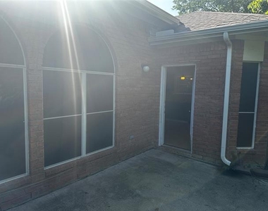 1809 Estates Drive - Photo Thumbnail 24