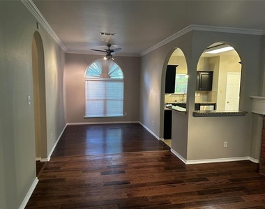 1809 Estates Drive - Photo Thumbnail 2