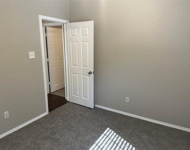 1809 Estates Drive - Photo Thumbnail 16