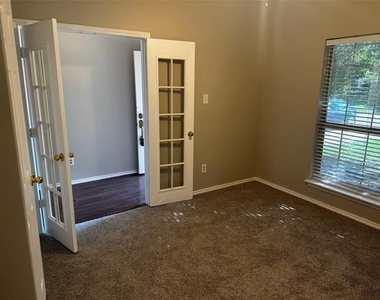 1809 Estates Drive - Photo Thumbnail 11