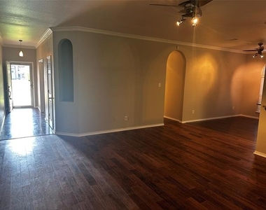 1809 Estates Drive - Photo Thumbnail 3
