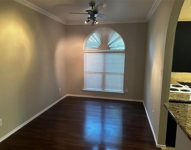 1809 Estates Drive - Photo Thumbnail 4