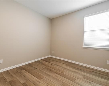 5217 Rockrose Lane - Photo Thumbnail 13