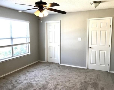 4956 Thorn Hollow Drive - Photo Thumbnail 8