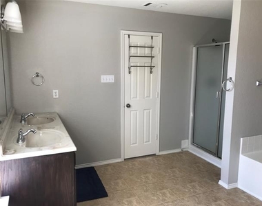 4956 Thorn Hollow Drive - Photo Thumbnail 17