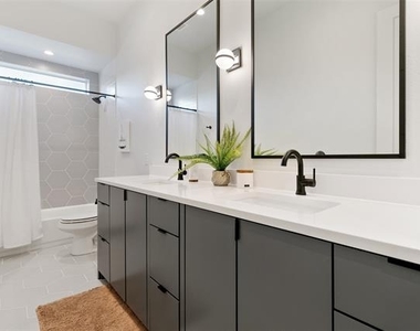2513 N Winnetka Avenue - Photo Thumbnail 21