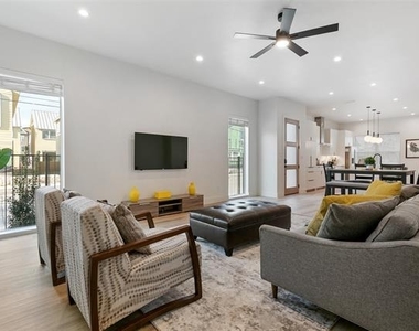 2513 N Winnetka Avenue - Photo Thumbnail 2
