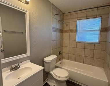 303 Ridgefield Circle - Photo Thumbnail 14