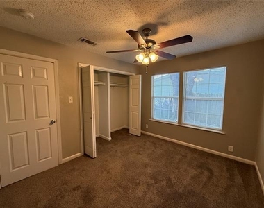 303 Ridgefield Circle - Photo Thumbnail 12