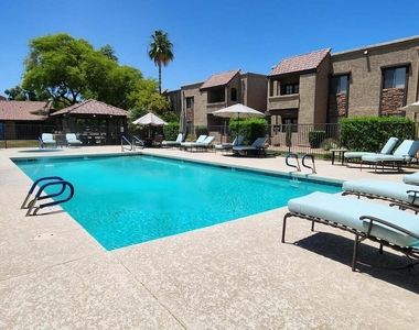 5995 N 78th Street - Photo Thumbnail 5
