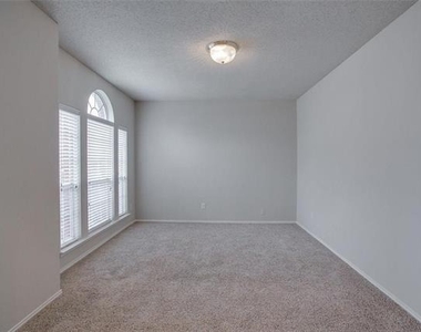 7808 Silver Sage Drive - Photo Thumbnail 4