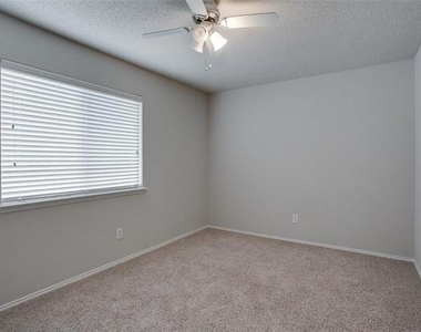 7808 Silver Sage Drive - Photo Thumbnail 8