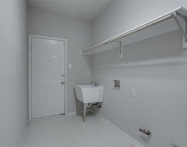 7808 Silver Sage Drive - Photo Thumbnail 17
