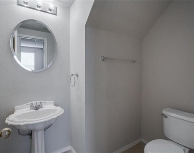 7808 Silver Sage Drive - Photo Thumbnail 6