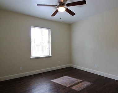 717 Greenleaf Drive - Photo Thumbnail 15