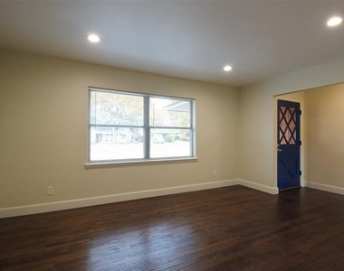 717 Greenleaf Drive - Photo Thumbnail 4