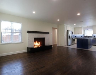 717 Greenleaf Drive - Photo Thumbnail 8