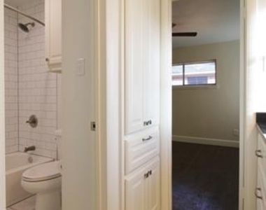 717 Greenleaf Drive - Photo Thumbnail 12