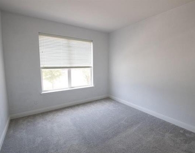 1412 Anna Marie Lane - Photo Thumbnail 11