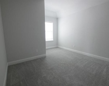1412 Anna Marie Lane - Photo Thumbnail 12