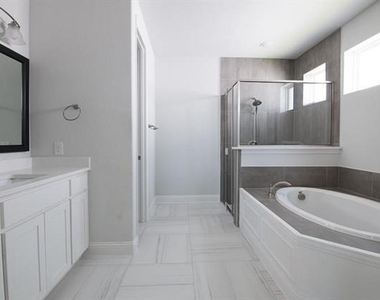 1412 Anna Marie Lane - Photo Thumbnail 9