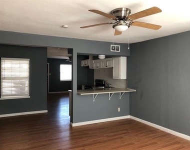 620 E Sears Street - Photo Thumbnail 4