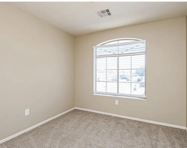 5814 S 11th Street - Photo Thumbnail 10