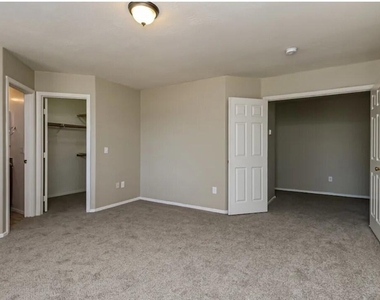 5814 S 11th Street - Photo Thumbnail 7