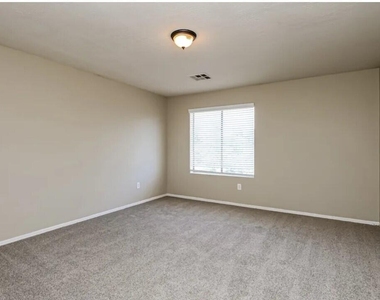 5814 S 11th Street - Photo Thumbnail 5