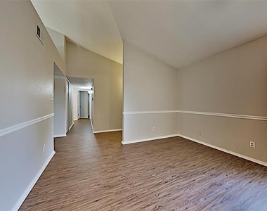 2821 Carnaby Lane - Photo Thumbnail 3