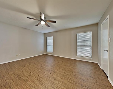2821 Carnaby Lane - Photo Thumbnail 5