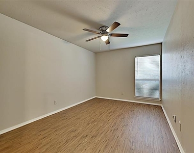 2821 Carnaby Lane - Photo Thumbnail 6