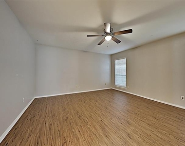 2821 Carnaby Lane - Photo Thumbnail 4