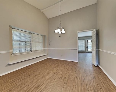 2821 Carnaby Lane - Photo Thumbnail 8
