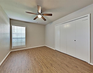 2821 Carnaby Lane - Photo Thumbnail 7