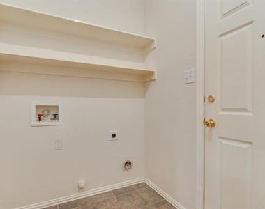 1133 Hillwood Drive - Photo Thumbnail 15