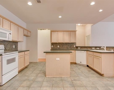 1133 Hillwood Drive - Photo Thumbnail 8