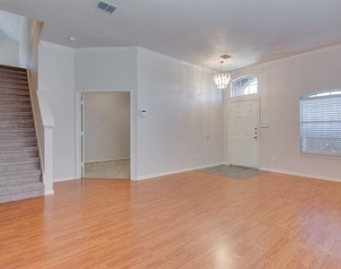 1133 Hillwood Drive - Photo Thumbnail 4
