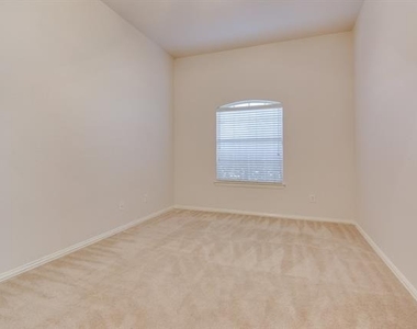 1133 Hillwood Drive - Photo Thumbnail 6