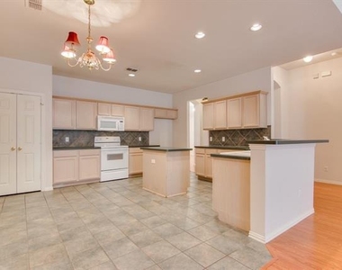 1133 Hillwood Drive - Photo Thumbnail 9