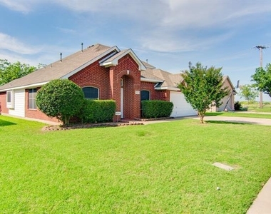 1133 Hillwood Drive - Photo Thumbnail 2