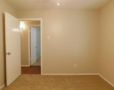 217 Mockingbird Lane - Photo Thumbnail 10
