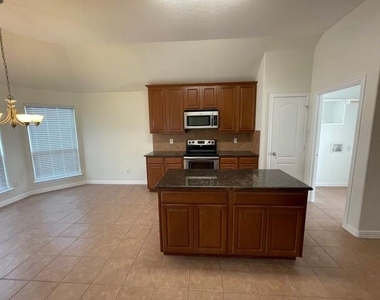 1601 White Willow Lane - Photo Thumbnail 9