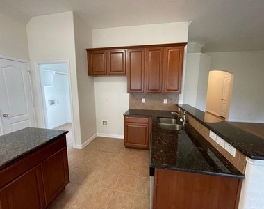 1601 White Willow Lane - Photo Thumbnail 6