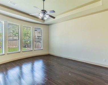 7565 Rawlins Lane - Photo Thumbnail 15