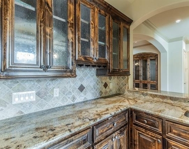 7565 Rawlins Lane - Photo Thumbnail 14