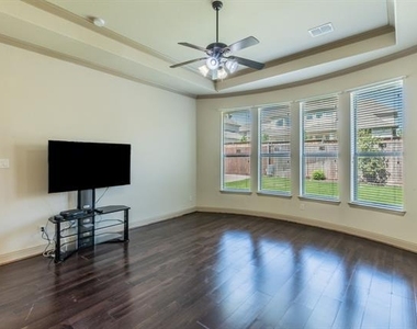 7565 Rawlins Lane - Photo Thumbnail 16